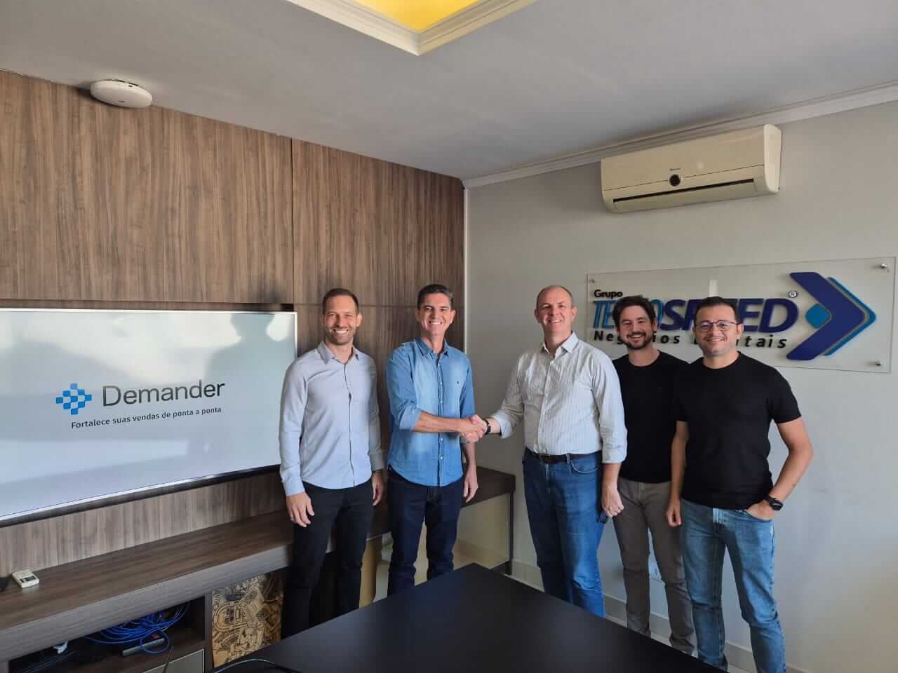 Demander compra PlugSales, da TecnoSpeed, e fortalece soluções para gestão da força de vendas
